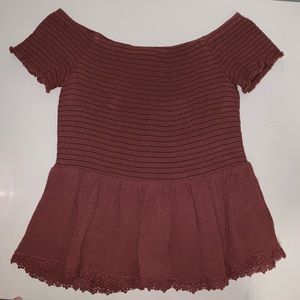 Maroon off the shoulder shirt. Brand Chloe and Katie. Size medium.
